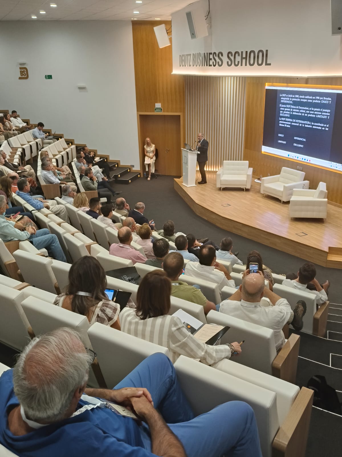 Gran aceptación del primer Congreso / Convivencia de operadores DOP DEHESA DE EXTREMADURA